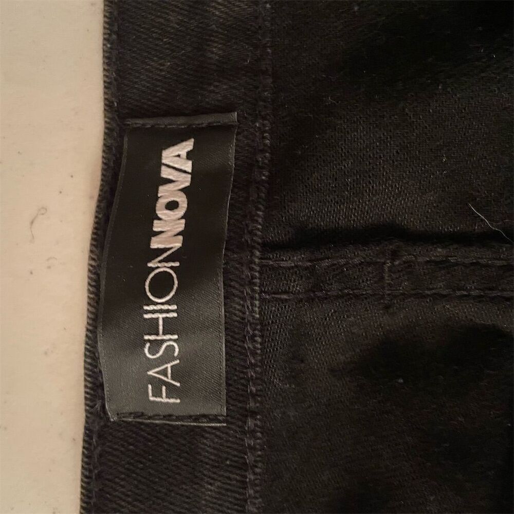 *3/$15 Fashion Nova women’s  Distressed Cargo Denim Shorts Black Size 20 - Picture 9 of 11